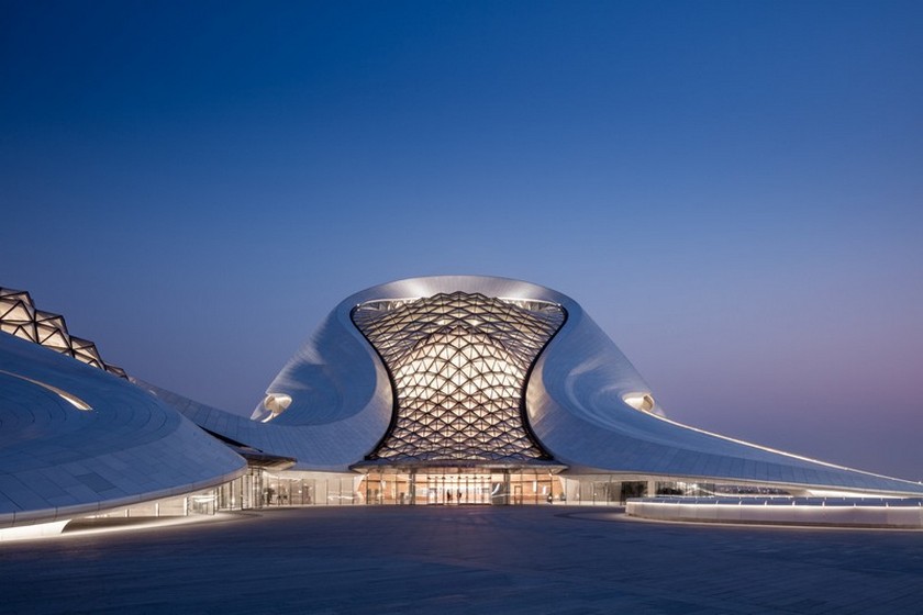 Explore the Sinuous Opera House Architecture by Studio MAD - Best Architecture Projects - Opera House architectural project ➤ Discover the season's newest design news and inspiration ideas. Visit Daily Design News and subscribe our newsletter! #dailydesignnews #StudioMAD #HarbinOperaHouse #ArchitectureProjects