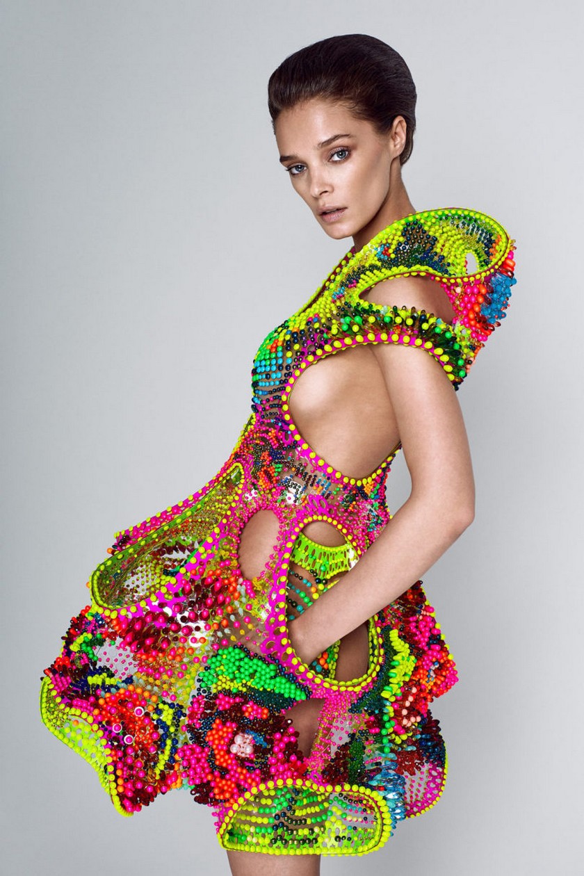 Meet Foræva - a Sculptural High-Tech Dress Made of Swarovski Crystals - Fashion Trends - Lana Dumitru - Vlad Tenu ➤ Discover the season's newest design news and inspiration ideas. Visit Daily Design News and subscribe our newsletter! #dailydesignnews #bestdesignevents #designevents #designnews #fashiontrends