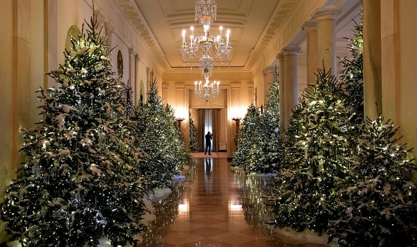 2017 White House Christmas Decorations is Unveiled by Melania Trump - Christmas 2017 - White House Christmas Tours 2017 ➤ Discover the season's newest design news and inspiration ideas. Visit Daily Design News and subscribe our newsletter! #dailydesignnews #designnews #WhiteHouse #ChristmasDecorations #MelaniaTrump #Christmas2017