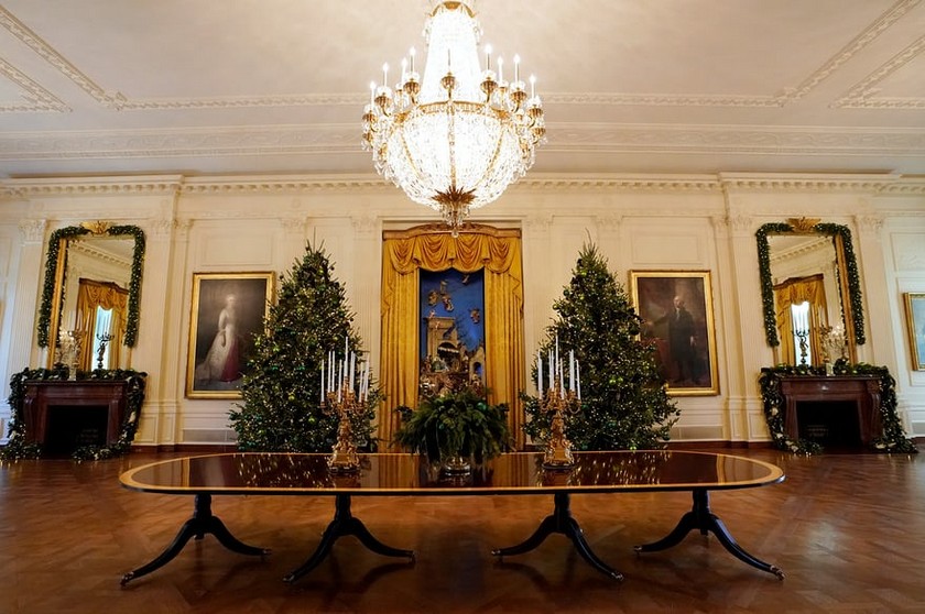 Christmas Decorations at the White House is Unveiled by Melania Trump - Christmas 2017 - White House Christmas Tours 2017 ➤ Discover the season's newest design news and inspiration ideas. Visit Daily Design News and subscribe our newsletter! #dailydesignnews #designnews #WhiteHouse #ChristmasDecorations #MelaniaTrump #Christmas2017