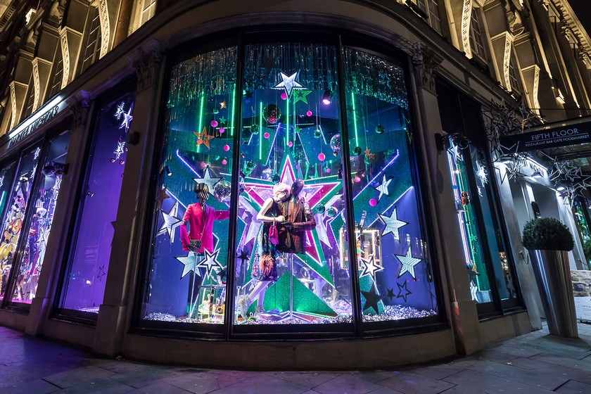 The Best Christmas Window Displays in London This Year ➤ Discover the season's newest design news and inspiration ideas. Visit Design Museum and subscribe our newsletter! #designmuseum #designevents #designnews #ChristmasWindowDisplays #WindowDisplays #HolidayDestinations #LuxuryDestinations