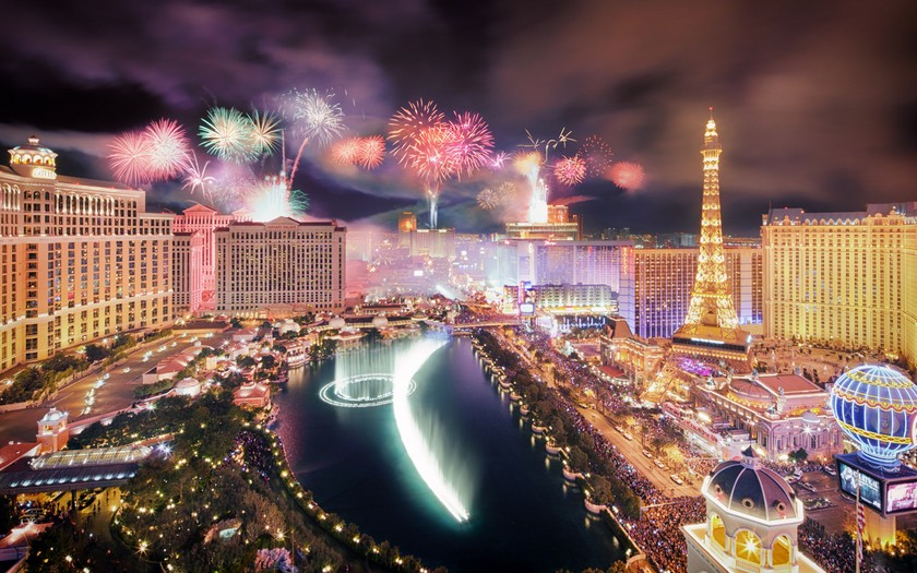 20 World’s New Year’s Eve Luxury Destinations to Celebrate Like a Boss - Best Places to Celebrate New Year’s Eve 2017 ➤ Discover the season's newest design news and inspiration ideas. Visit Daily Design News and subscribe our newsletter! #dailydesignnews #designnews #NewYearsEve #NewYearsEve2017