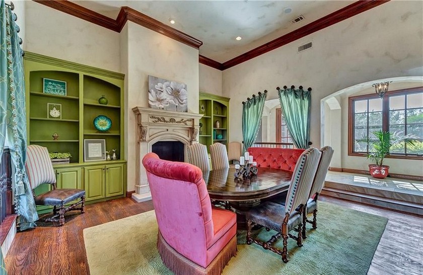 Celebrity Homes: Selena Gomez Re-Tries to Sell Her Texas Mansion > Daily Design News > The latest news and trends in design > #celebrityhomes #selenagomez #dailydesignews