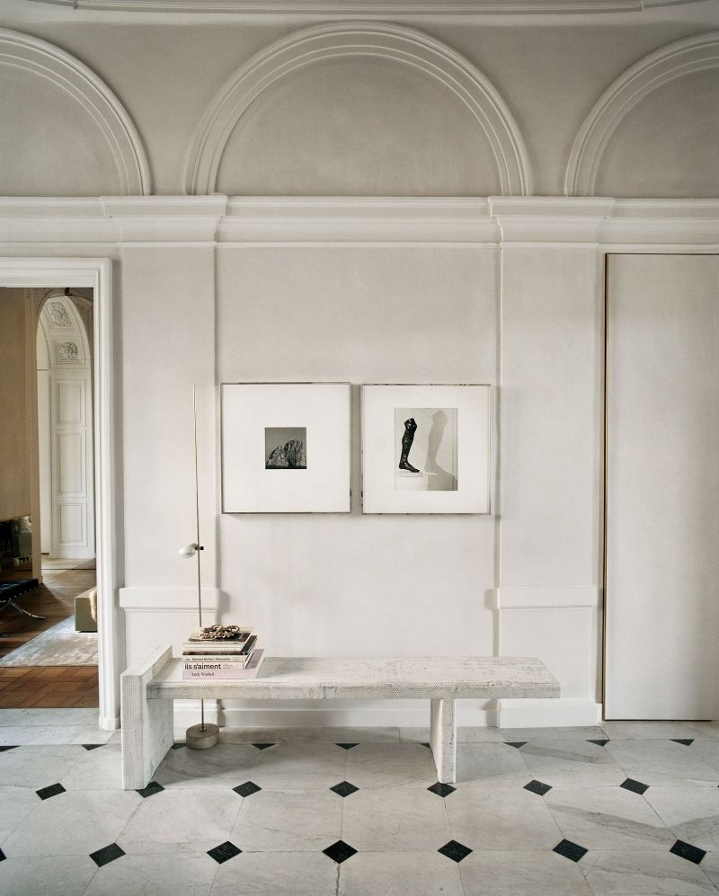 Vincenzo De Cotiis - A Parisian apartment where old and new meet in luxury
